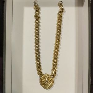 Women's necklace with lion and cuban links
